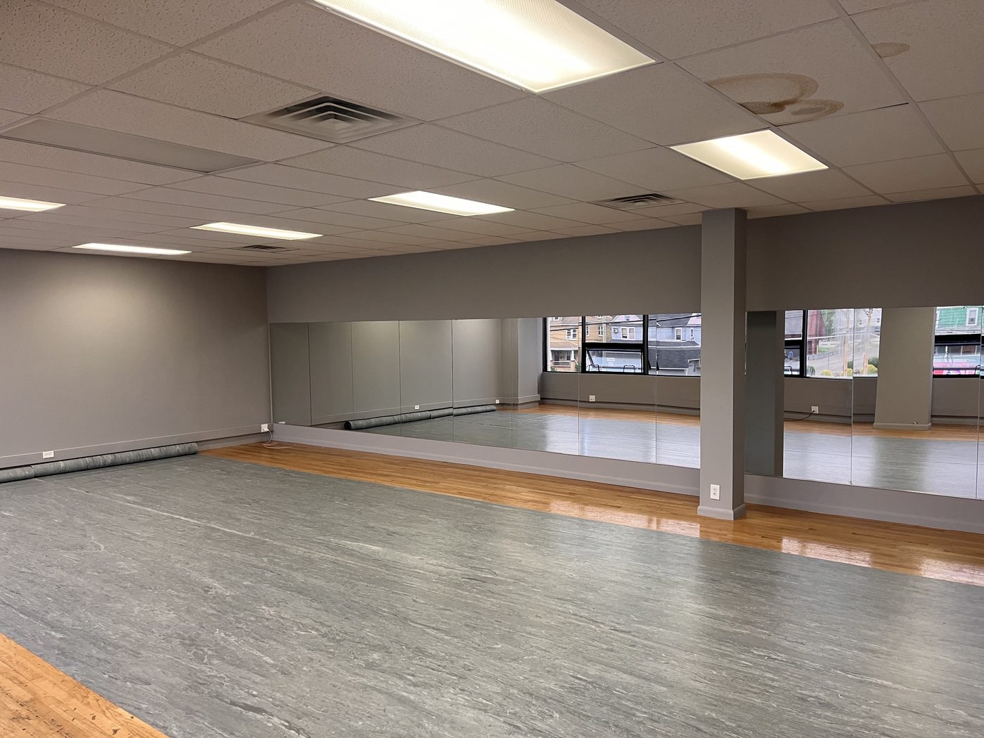 Secondary studio with Marley floor